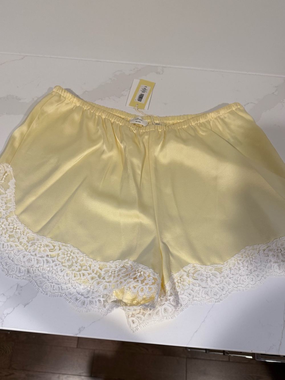 NWT Aritzia whimsy shorts - Picture 6 of 7